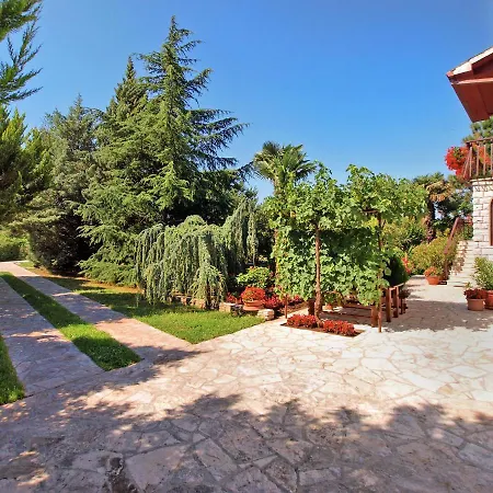 Kapelica 192 * Labin (Istria)